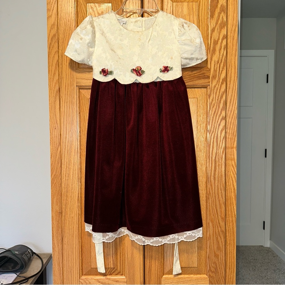 Bonnie Jean Cream Floral Dress size 5 y.o.